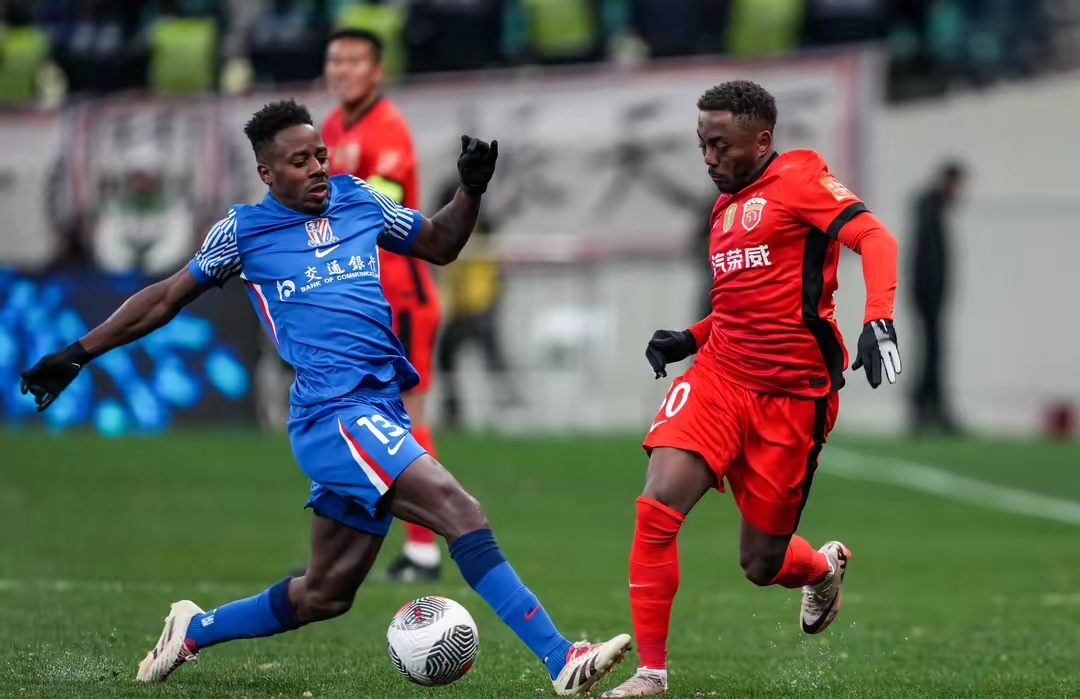 赛前突围战来临；上海海港围绕法甲状态回暖；管理层满意；资深球员宣示担当(法甲巴黎里昂)