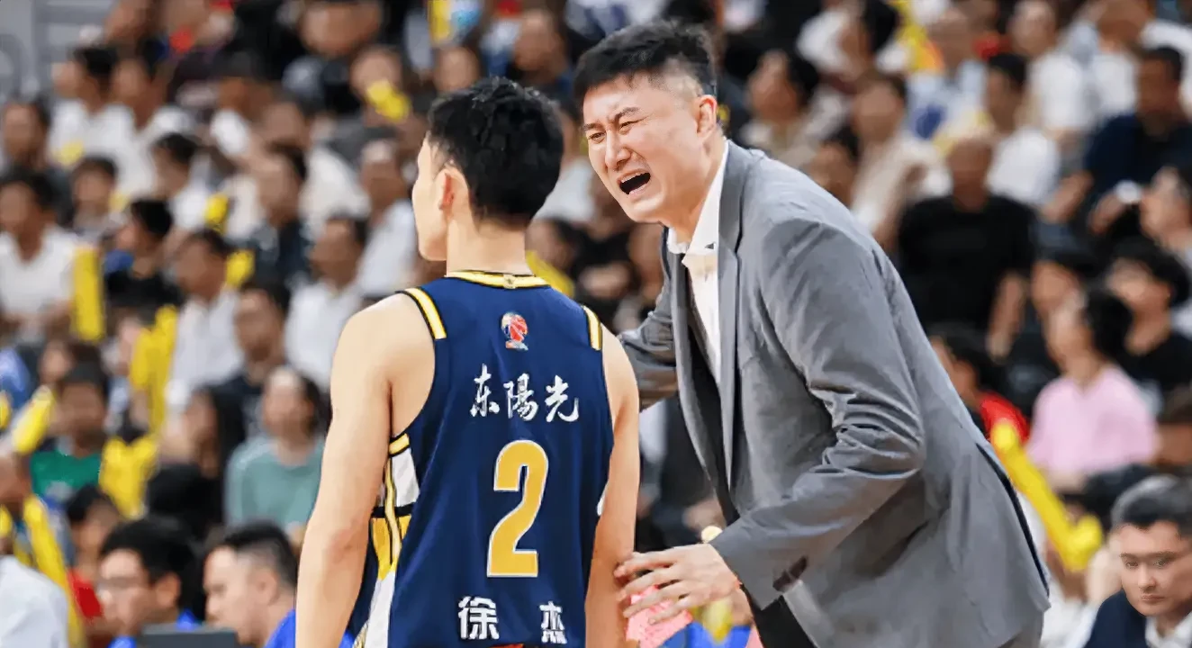 关于冲刺阶段广东宏远调整名单以备国王杯，单刀错失环节打磨，引发热议，团队化学反应显著的信息