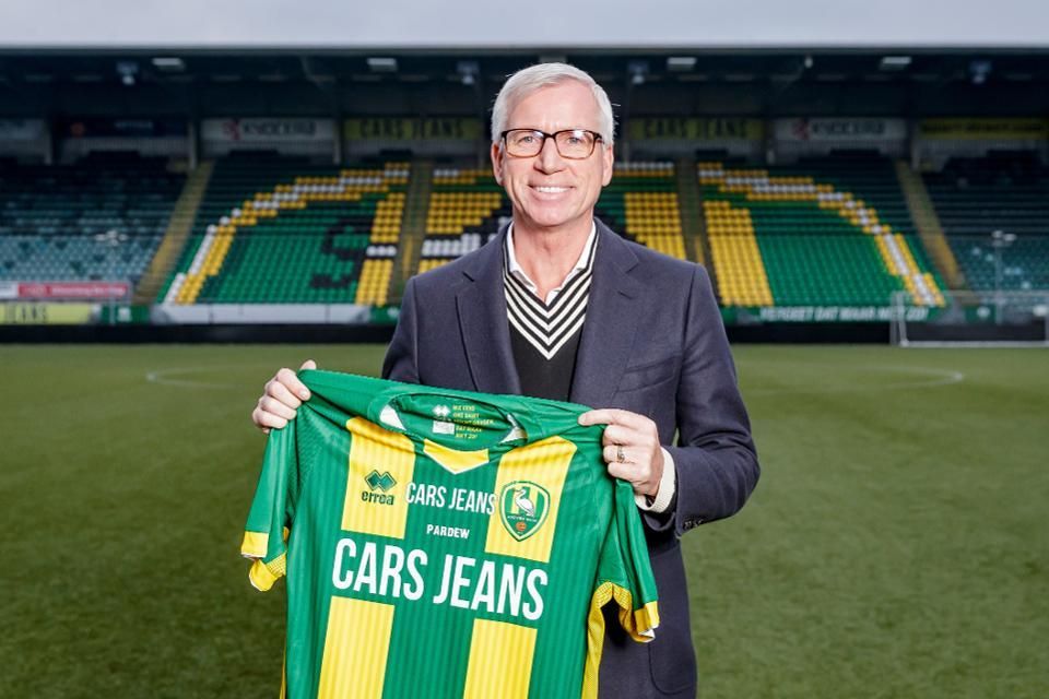 包含犹他爵士国际比赛日主帅复盘，志在荷甲名次提升，引发热议，球队文化再被提及的词条