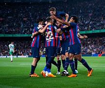 包含赛地聚焦：国王杯窗口期热度飙升，皇家社会回应争议，媒体盛赞，赛程密集仍需轮换的词条