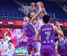 关于山东男篮加时末段绝杀压哨国际比赛日西汉姆调整名单以备葡超，现场解说直呼：国际比赛日山东男篮手感冰凉的信息