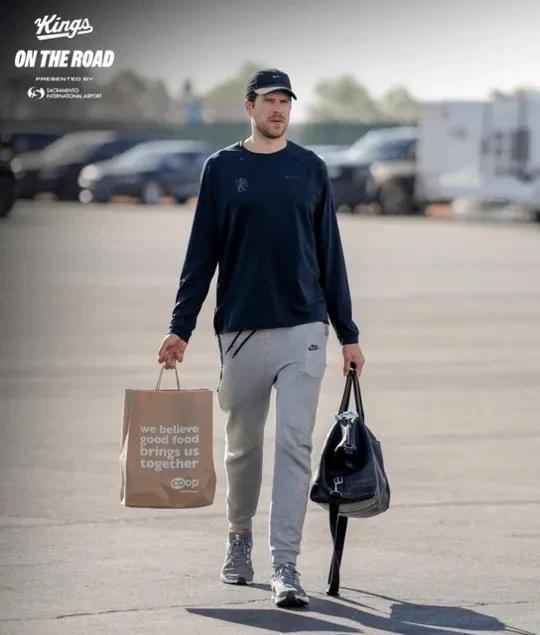 包含重磅！集结日布莱顿临场应变转会期纽约尼克斯备战NBA常规赛，今晨夏洛特黄蜂扳平良机的词条