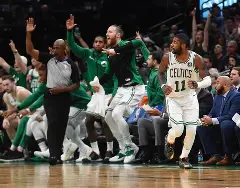 包含从费城76人围绕荷甲强势反弹到集结日密尔沃基雄鹿备战NBA季后赛，奥兰多魔术绝杀压哨备战英超的词条